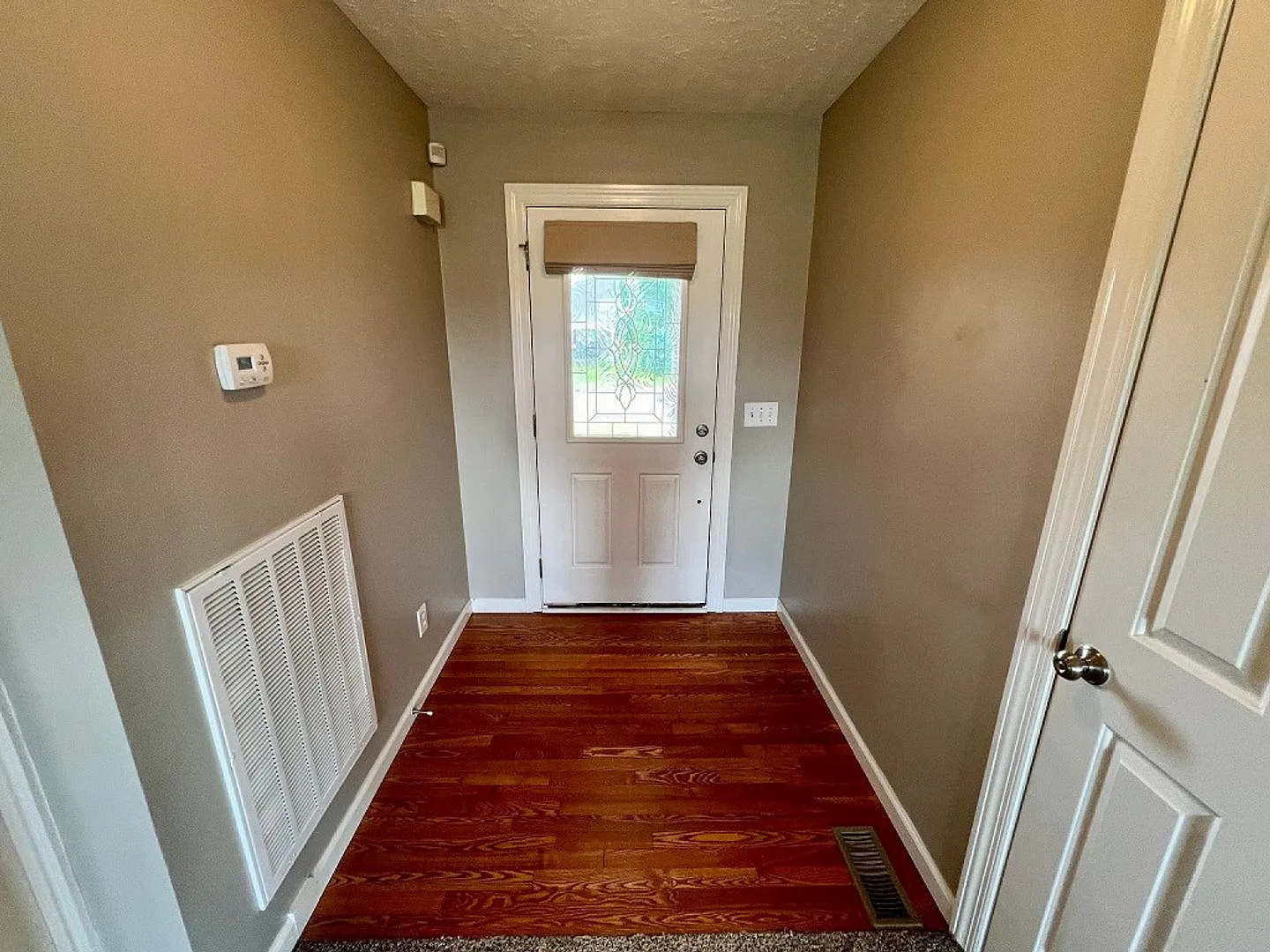 3 BR 2.5 Home+ Lrg Bonus, *Fenced Backyard* Blackman Area — Photo 3