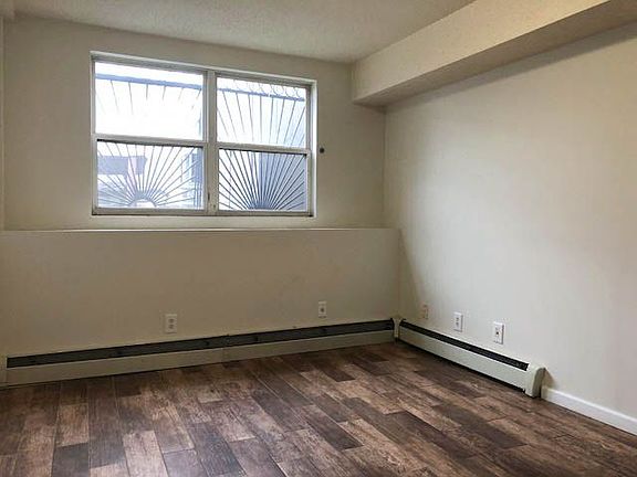 5th image of 128 Rockaway Ave #1