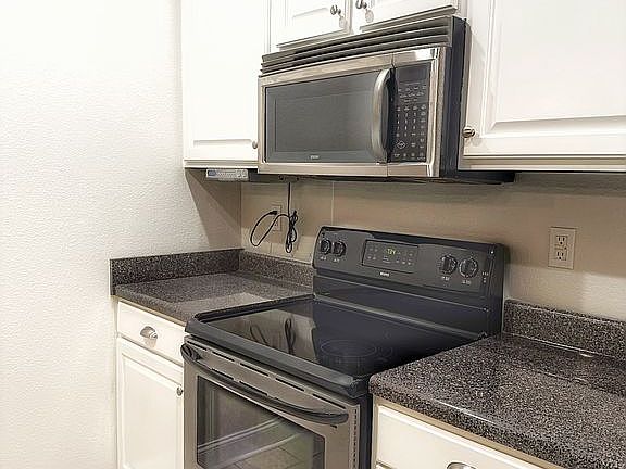4th image of 36 Briarstone Dr