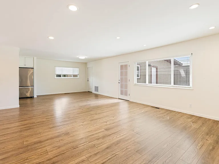 222 Mortimer Ln — Photo 15