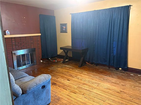 4th image of 655 Meek St
