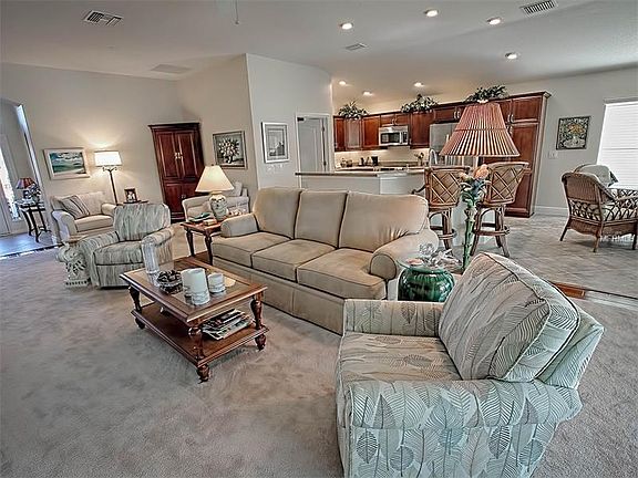 4th image of 2626 Montclair Ln