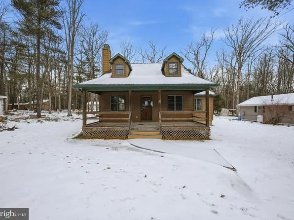 25 5th St, Hawley, PA 18428