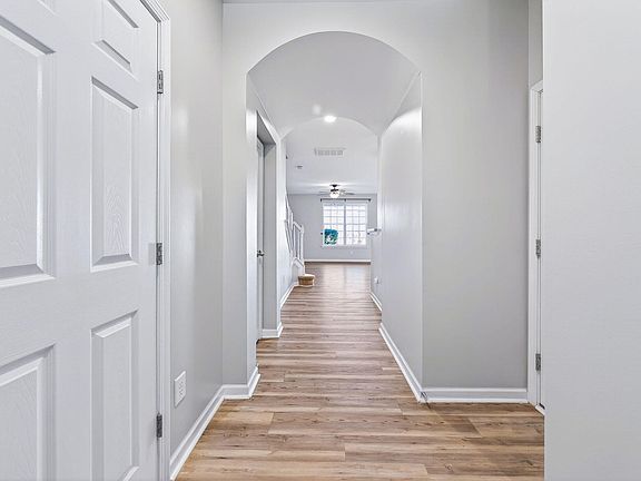3rd image of 318 Longchamp Ln