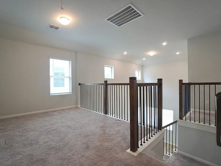2513 Danbury Ln — Photo 13
