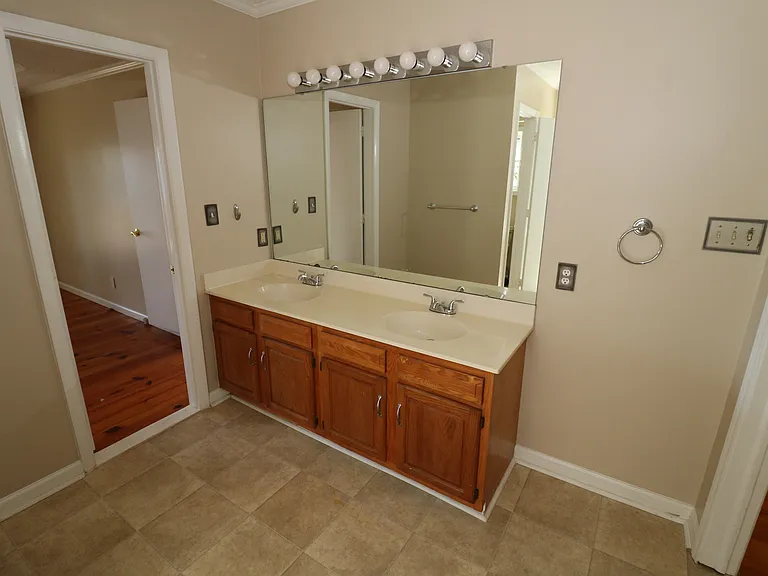 4589 Giles Ave — Photo 29