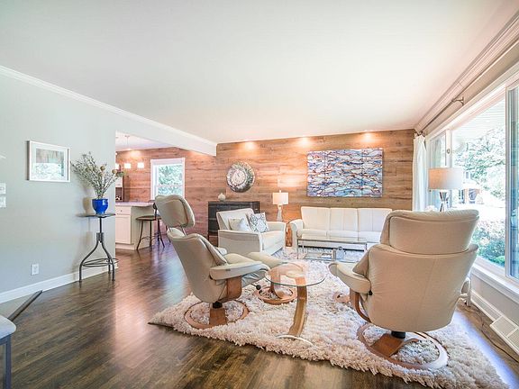 2nd image of 2431 Normandy Ln