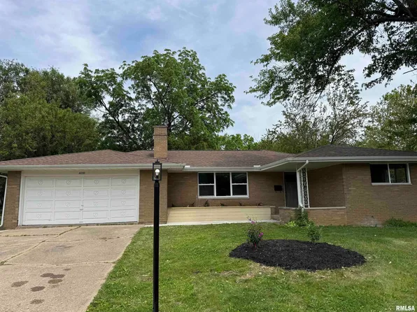 4030 N Brookdale Pl, Peoria, IL 61614