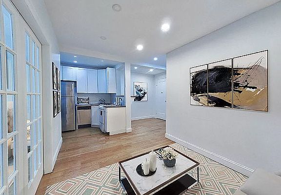3rd image of 102 W 79th St APT 4D