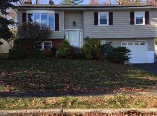 28 Rowan Dr, Garnerville, NY 10923