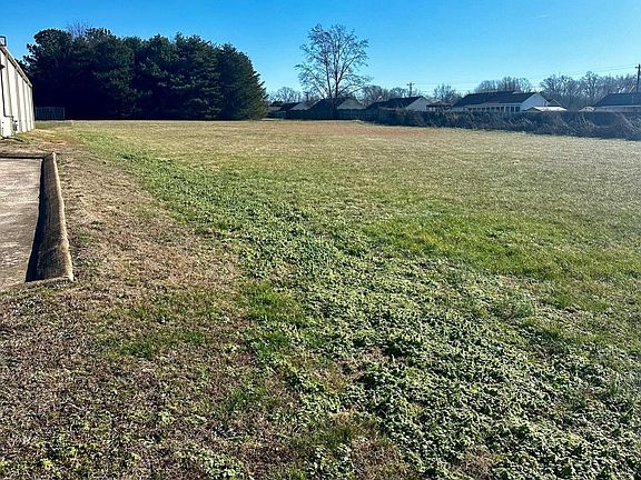 2nd image of 3138 Christmasville Rd