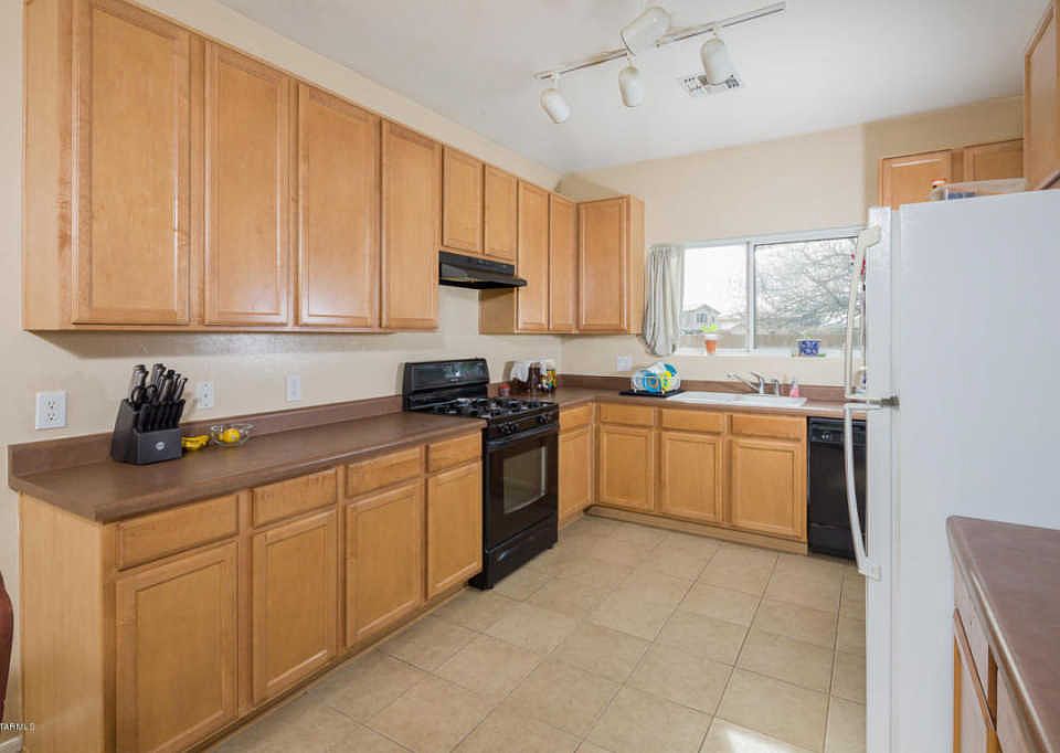 1st image of 15182 N Canter Pl