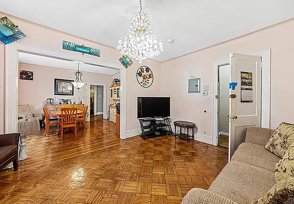 4th image of 137-46 Bedell St #2