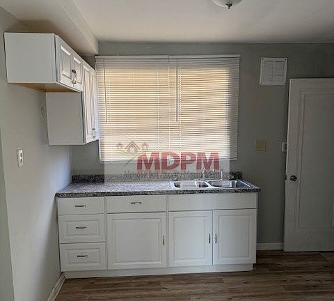 5th image of 14903 Tracey St