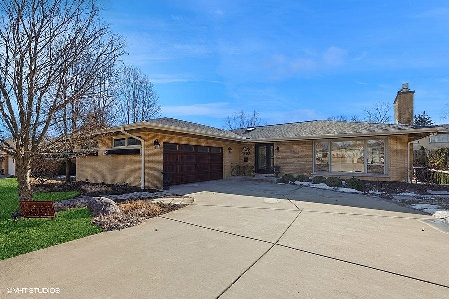 1st image of 7 Larkspur Ln