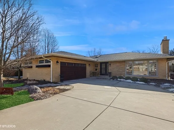 7 Larkspur Ln, Clarendon Hills, IL 60514