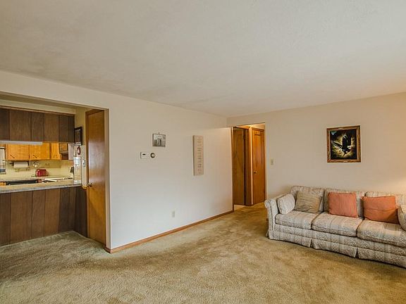 3rd image of 1579 Plum Pl