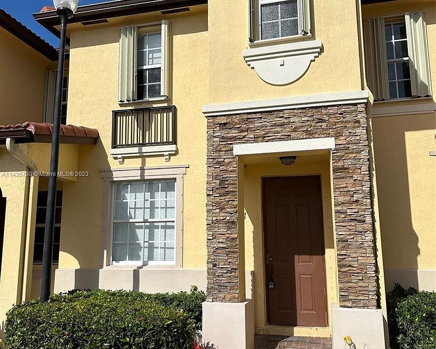 1st image of 1690 NE 33rd Ave #1076