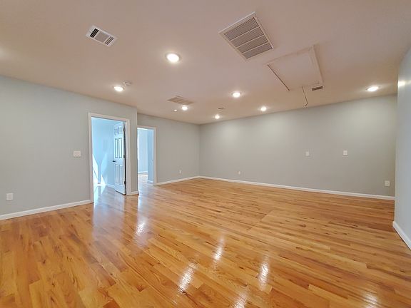 2nd image of 176 Mallory Ave #3E