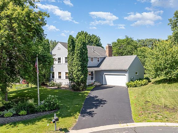 2nd image of 3013 Bluffs Dr