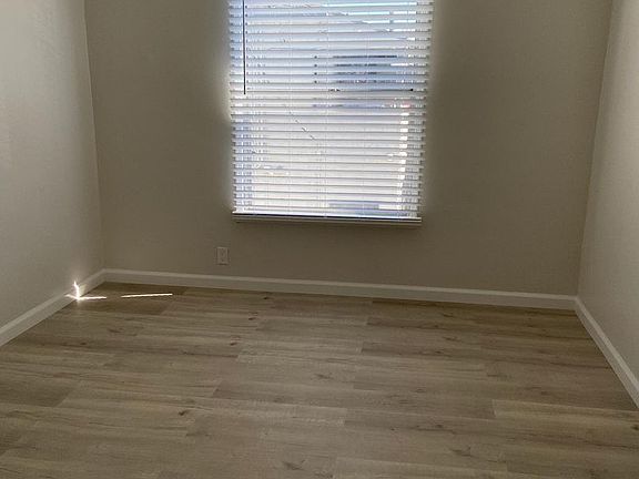 4th image of 10965 S Figueroa St #6