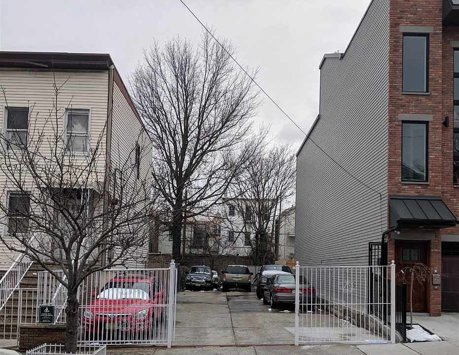 1st image of 24 Thorne St