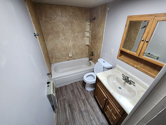 4th image of 102 W 7th St #1