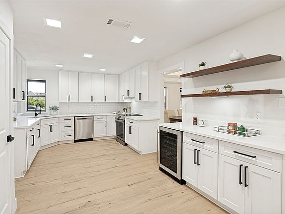 3rd image of 1901 Westshore Dr