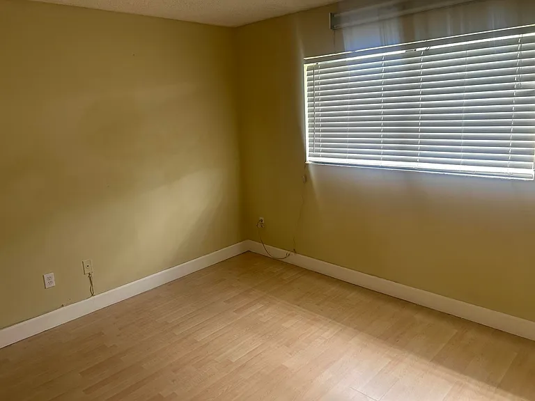 18301 Mediterranean Blvd — Photo 12