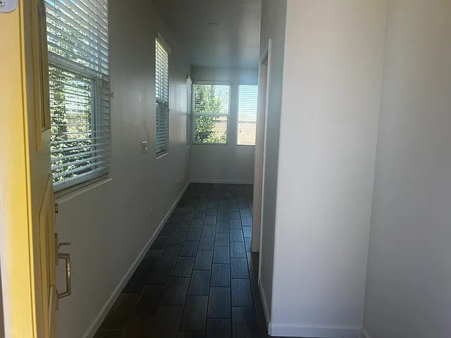 3605 Highclere Way — Photo 2