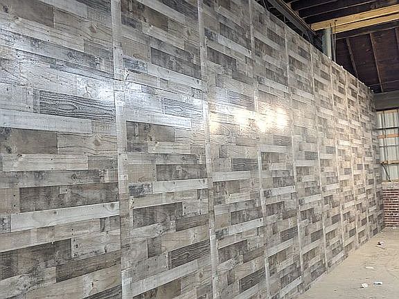 Wall/separates extra lg room