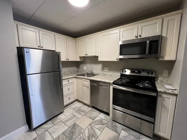 4 Hawes St #11, Revere, MA 02151