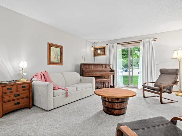 7759 142nd St W #105, Apple Valley, MN 55124