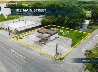 102 Main St, Tivoli, TX 77990