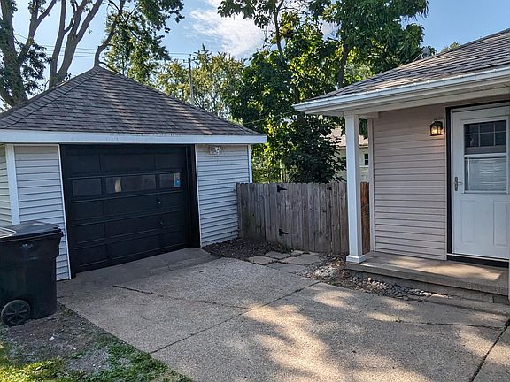 3rd image of 725 Highland Ave