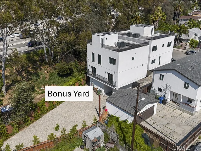 2515 Alsace Ave — Photo 1