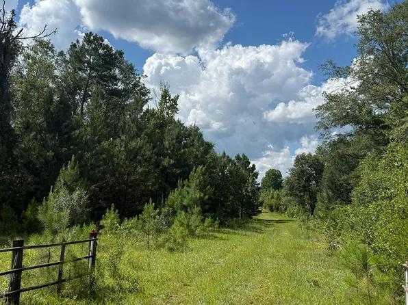 NW Tyre Gln, Lake City, FL 32055