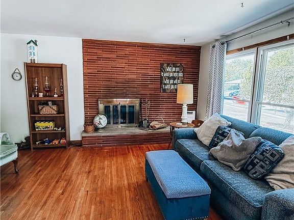5th image of 28 Warner Dr