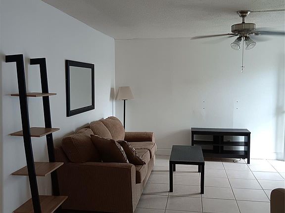 3rd image of 30 SE 4th Avenue #102