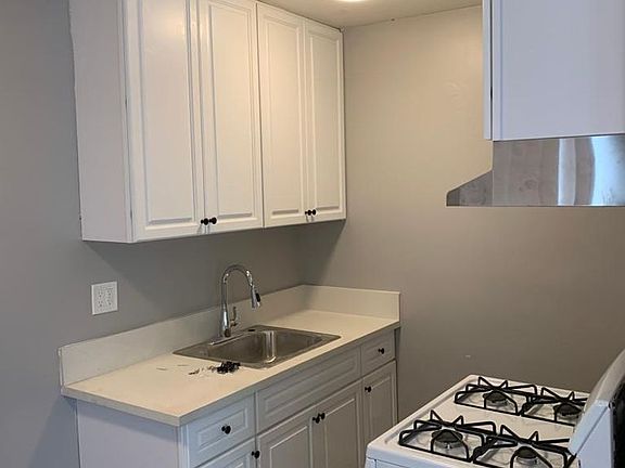 5th image of 5715 N Vista St APT L