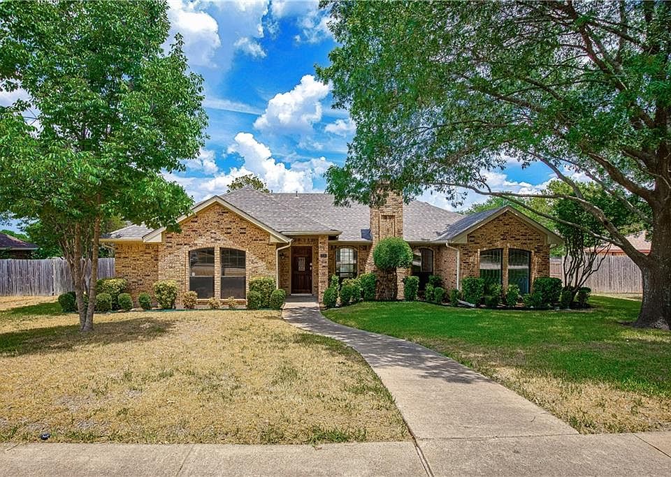 1st image of 216 Elder Oak Dr