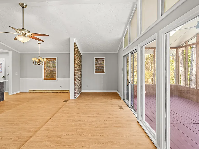4421 Jacobs Dr — Photo 10