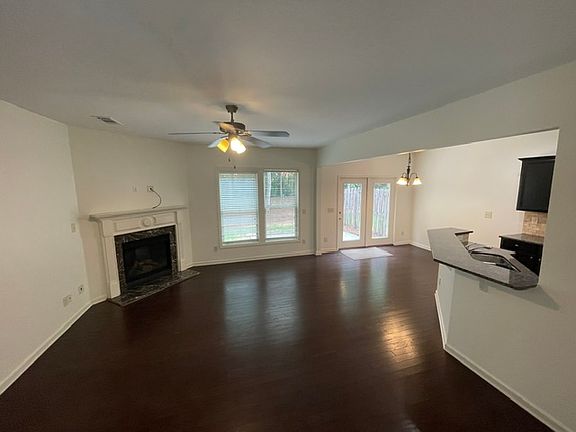 5th image of 930 Township Cir