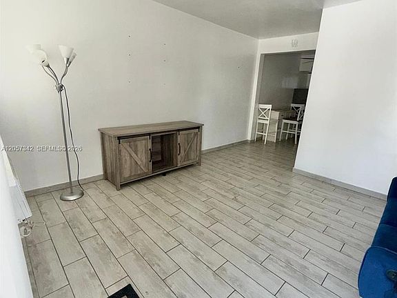 2nd image of 1600 Pennsylvania Ave APT 4