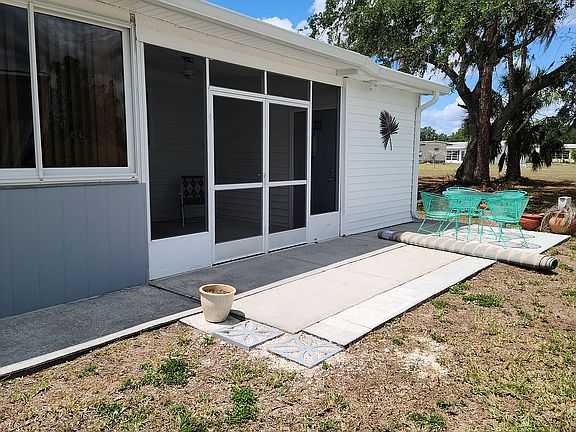 Screen room and patio