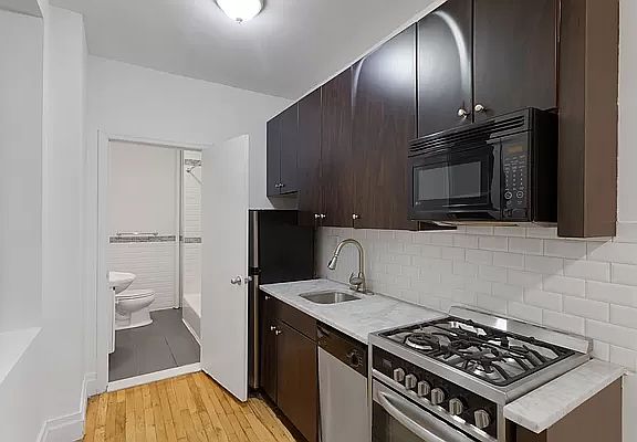 5th image of 142 Sullivan St APT 4