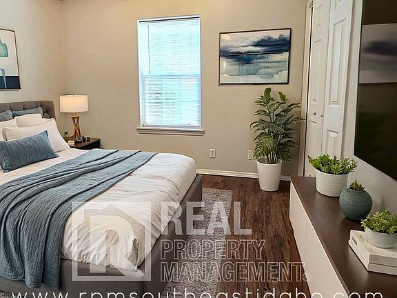 4th image of 2801 E Chasewood Dr
