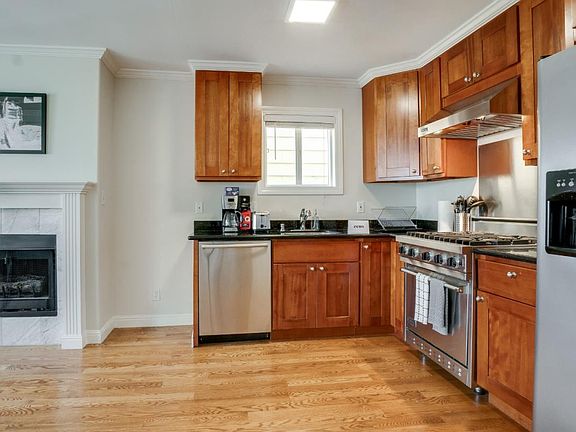 3rd image of 106 Grand View Ave #A