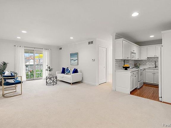 4th image of 444 Chester St APT 420