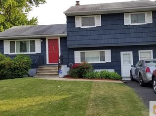 600 Holly Ln, North Brunswick, NJ 08902